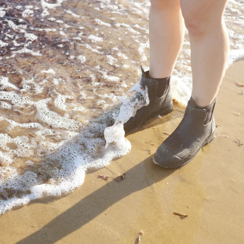 The Difference between Natural Rubber and PVC Gumboots - Merry People