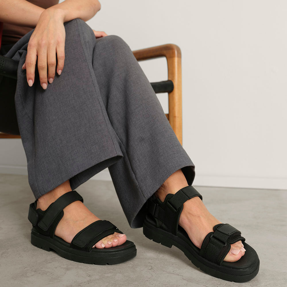 Lochie Sandal // Black