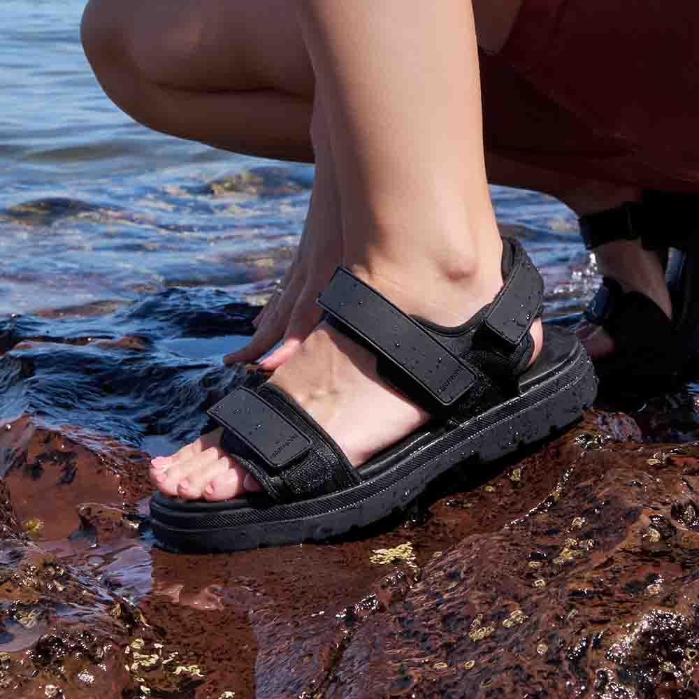 Lochie Sandal // Black